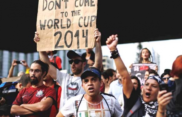 انطلاق كأس العالم على وقع المظاهرات الصاخبة بالبرازيل