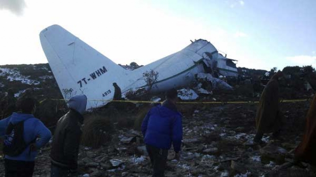 محققون فرنسيون لا يستبعدون تفجير الطائرة الجزائرية