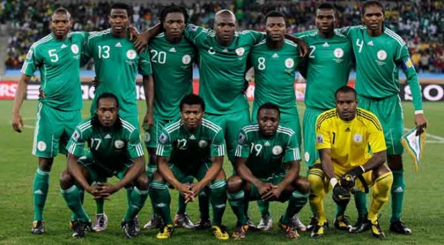 "الفيفا" يمنع منتخب نجيريا من المشاركة في أية بطولات