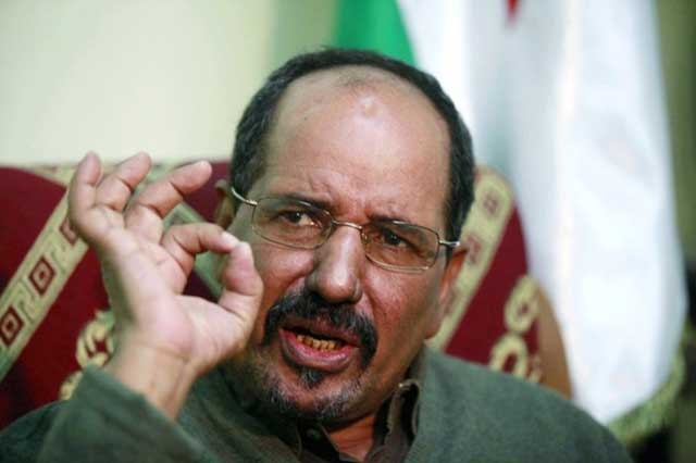 شيخ صحراوي يهدد البوليساريو ويذكر زعيمها بمصير القذافي ومبارك