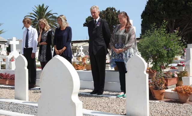 السفير البريطاني بالمغرب يترحم على ضحايا الحرب العالمية بالمقبرة المسيحية