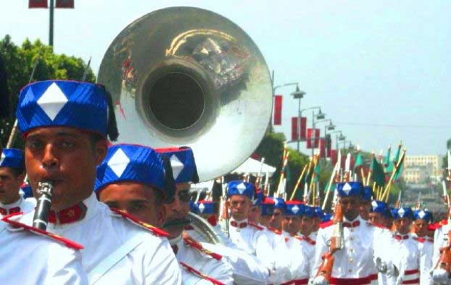 المغرب... ضباط وطيارون وعسكريون بـ «أسلحة موسيقية»
