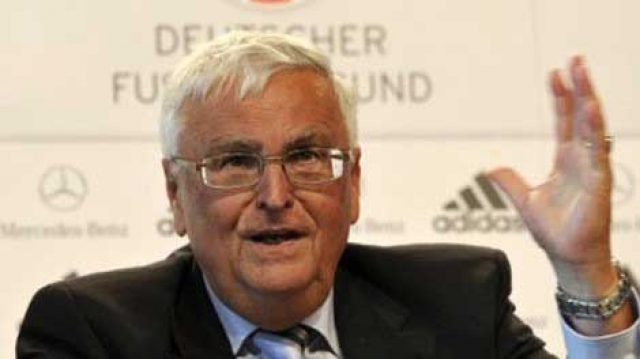 مسؤول ألمانيا في تنفيذية الفيفا يتوقع سحب تنظيم كأس العالم 2022 من قطر