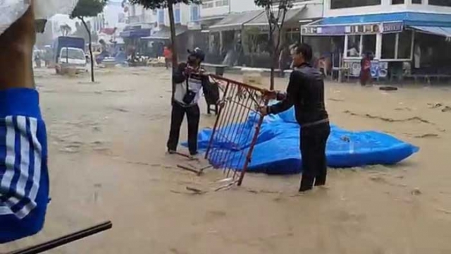 بعد كارثة فيضان الفنيدق: المواطنون يتساءلون أين هو بنكيران وحكومته؟