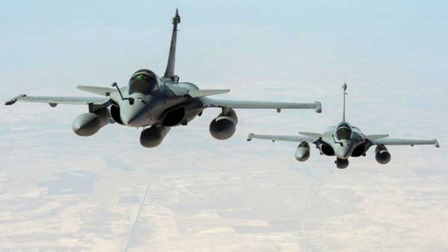 الطائرات الأمريكية تقصف لأول مرة موقعا لـ "داعش" قرب بغداد