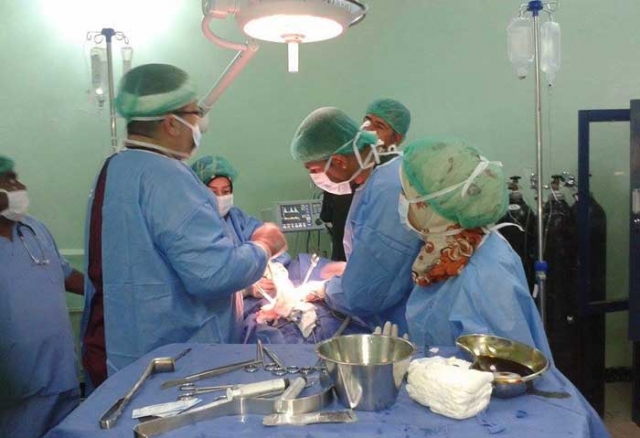 لأول مرة في المغرب: إجراء عملية استبدال كاحلي مريضتين بفاس