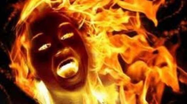 امرأة  تلتهمها النيران قرب مدرسة بسطات