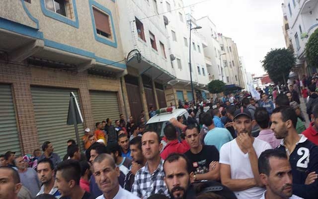 سكان المضيق يتحدون السلطة ويخرجون في مسيرة شعبية حاشدة احتجاجا على فواتير الماء والكهرباء