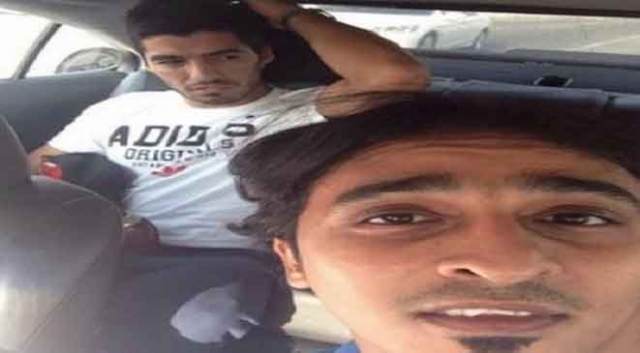 سائق طاكسي سعودي يلتقط صورة "سيلفي" مع سواريز