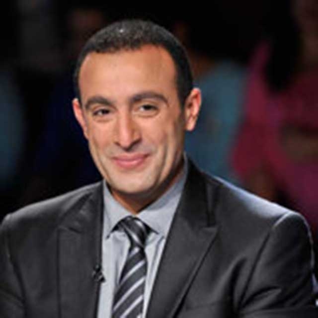 الممثل المصري أحمد السقا مذيعا للمرة الأولى مع البرشلوني تشافي هرنانديز