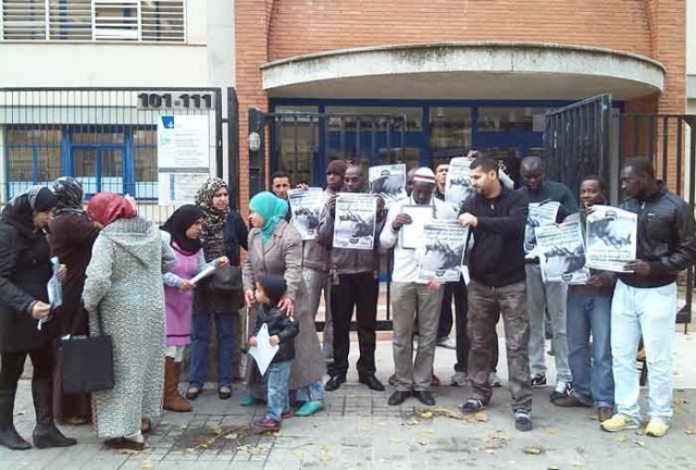 مهاجرون مغاربة وأجانب يحتجون على بيروقراطية مكتب الرعاية الاجتماعية ببرشلونة