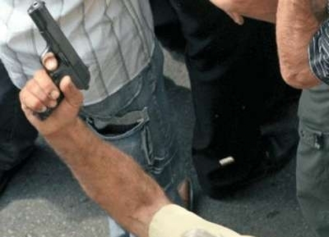 الدار البيضاء: شرطي يستعمل سلاحه الوظيفي لإيقاف شخص من ذوي السوابق القضائية رفقة شركائه