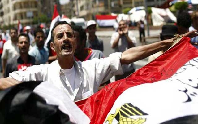 قتيل في صدامات بين الشرطة المصرية ومتظاهرين ضد الحكم ببراءة مبارك