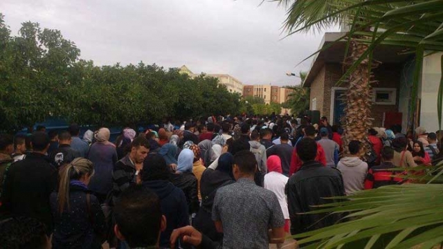 طلبة كلية الحقوق بسطات يعلقون الإضراب في انتظار جواب العميد