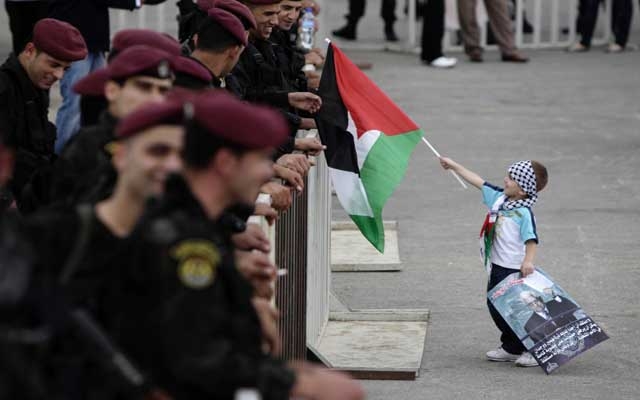 كبار الأدباء الإسرائيليين يرفعون شعار الاعتراف بدولة فلسطين