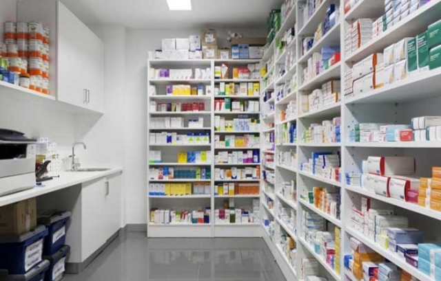 وزارة الصحة تعد بتخفيض أسعار 98 دواء في 2015