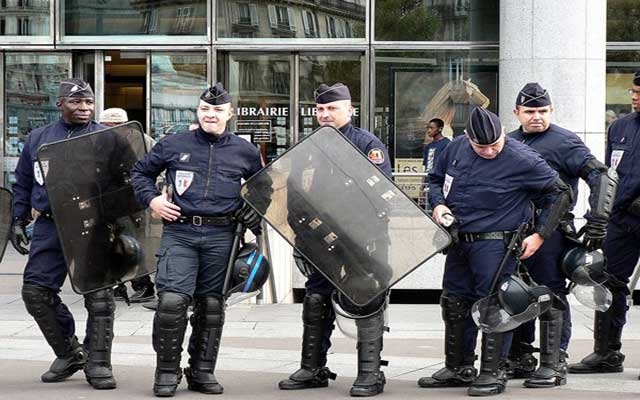 هيومن رايتس ووتش تتهم الشرطة الفرنسية بانتهاك حقوق المهاجرين
