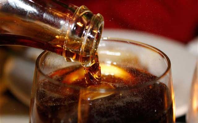 شرب الكولا يوميا يزيد من خطر السرطان