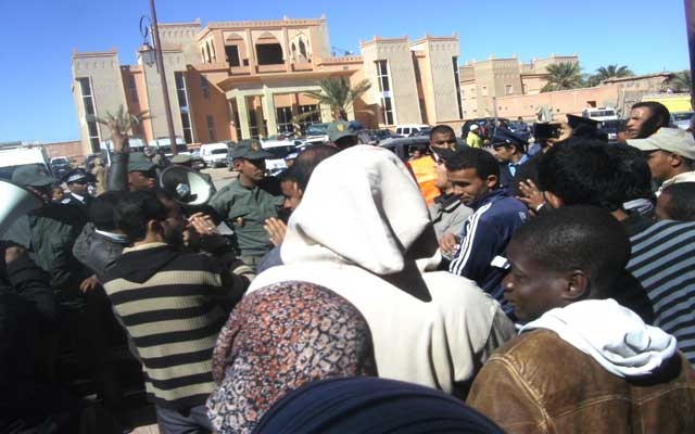 الجمعية المغربية لحقوق الإنسان بزاكورة  تحيي ذكرى 20 فبراير تحت حصار القوات العمومية