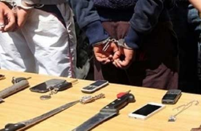 عصابة متخصصة في السرقة بالسلاح الأبيض تقع في شباك أمن بني ملال