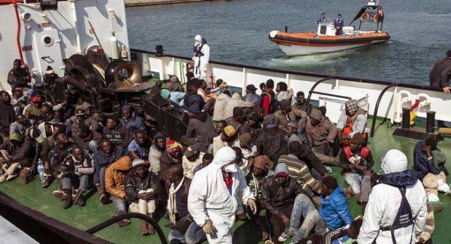 شرطة إيطاليا توقف مهاجرين مسلمين ألقوا مسيحيين في البحر