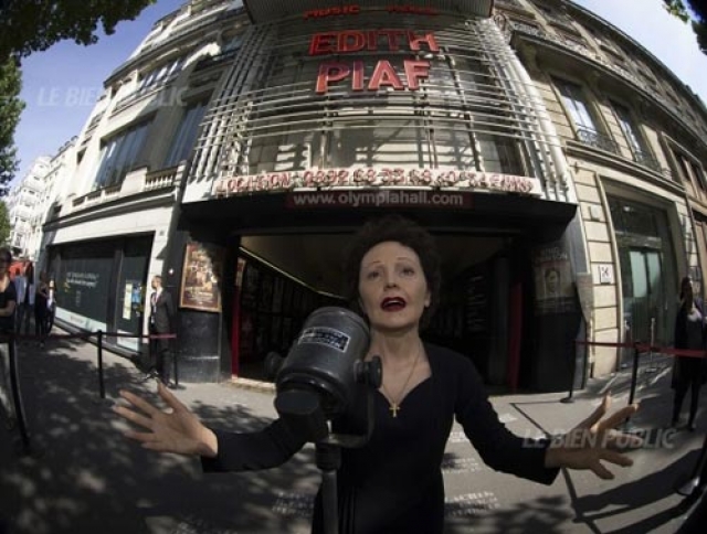 أيقونة الأغنية الفرنسية تطوف شوارع باريس في عيد ميلادها 100