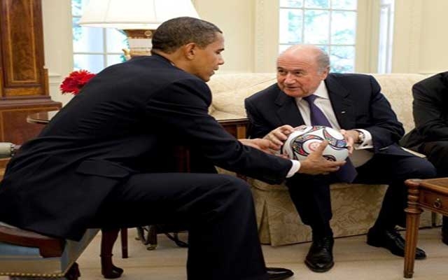 أوباما: كرة القدم رياضة لكنها أيضا تجارة تفتقد إلى "النزاهة"