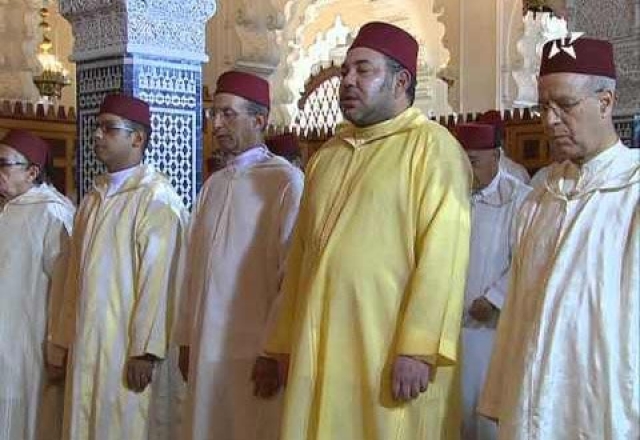 أمير المؤمنين يؤدي صلاة عيد الفطر بالمسجد المحمدي بالدار البيضاء