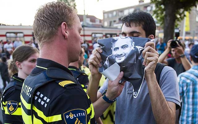 ظاهرة مقلقة : الشرطة الهولندية تنفث السم في عروق رجالها ضد البوليس الهولندي المسلم