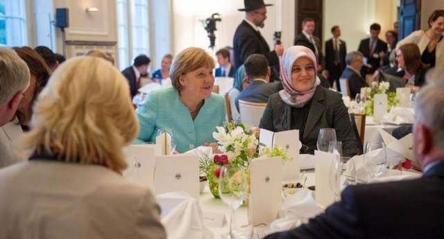 المستشارة ميركل تفطر مع مسلمي برلين وتعتبر الإسلام جزءا من ألمانيا