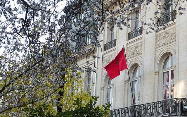 احتجاج أمام السفارتين الفرنسية والجزائرية بسبب الاعتداء على السفارة المغربية بباريس