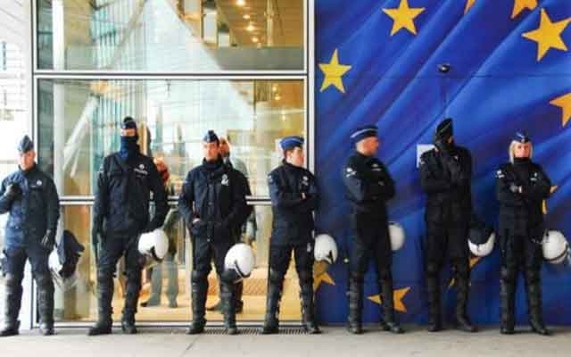 "بوليس" أوروبا يتعقب 30 ألف شخص يشكلون أعضاء عصابات مختصة في تهريب البشر