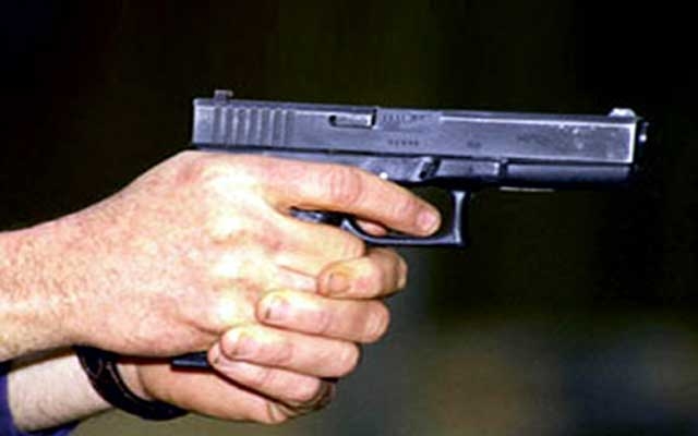 موظف شرطة بوجدة يطلق رصاصتين من سلاحه الوظيفي لتوقيف شخص بحي لازاري