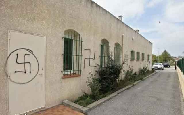 رسومات وكتابات معادية للإسلام على جدران مسجد جنوب فرنسا