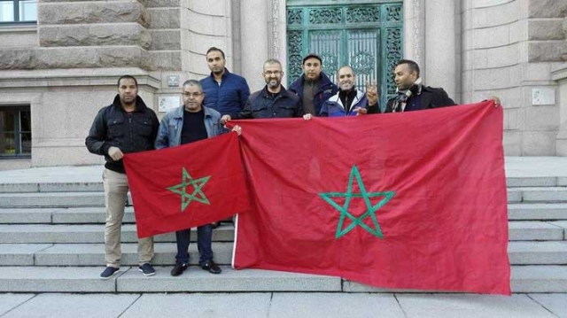مغاربة السويد يحتجون أمام  البرلمان ضد الانفصالية أمينتو حيدر