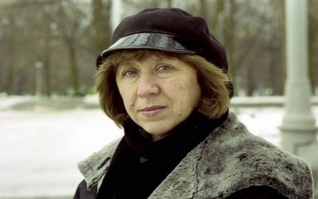 البيلاروسية "سفيتلانا اليكسييفيتش" تحرز على جائزة نوبل للآداب للعام 2015