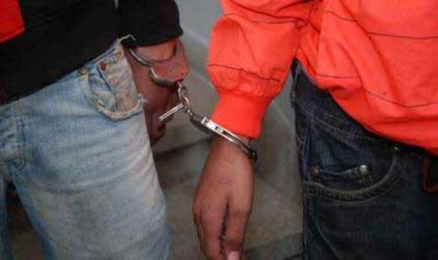 بوليس وجدة يعتقل شخصين  بتهمة السطو على إحدى وكالات بريد المغرب
