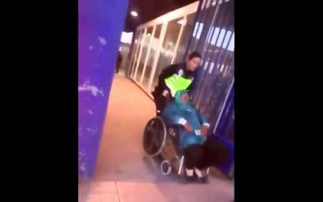 شرطيان إسبانيان يقذفان بمهاجرة مغربية مُقعدة من فوق كرسيها المتحرك ( مع فيديو)