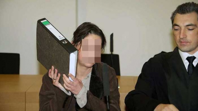 امرأة ألمانية تطعن زوجها بسكين بعد مرور 10 أسابيع على زواجهما..