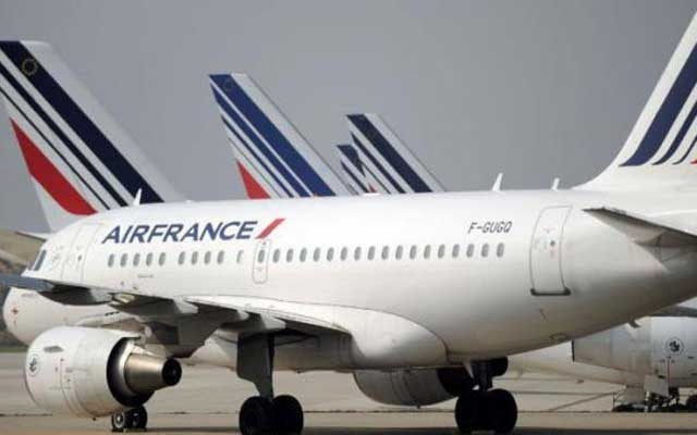 إرغام شاب مغربي على مغادرة طائرة تابعة للخطوط الفرنسية