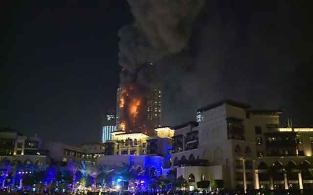 حريق هائل في أحد فنادق دبي قبيل الاحتفالات بالسنة الجديدة( مع فيديو)