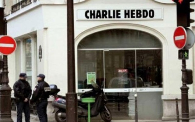 بقيادة هولاند وغناء هاليداي وشجرة بلوط تحيي فرنسا الذكرى الأولى لهجمات "شارلي إيبدو"