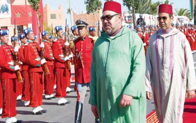 سكان عاصمة الصحراء العيون تخص الملك محمد السادس باستقبال شعبي تاريخي (مع فيديو)