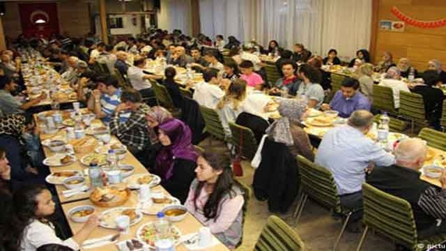 أمسية قرأنية  مغربية وإفطار جماعي  بالعاصمة السويدية ستوكهولم