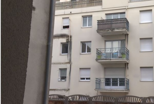 مصرع أربعة أشخاص وإصابة 14 آخرين إثر انهيار شرفة عمارة بغرب فرنسا