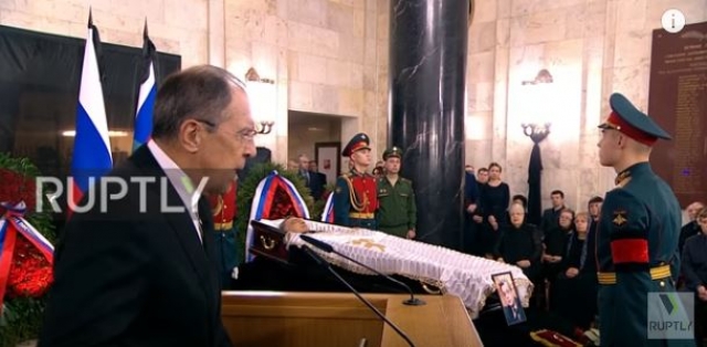 روسيا تدفن سفيرها لدى تركيا بعد مراسم تأبين مهيبة (مع فيديو)