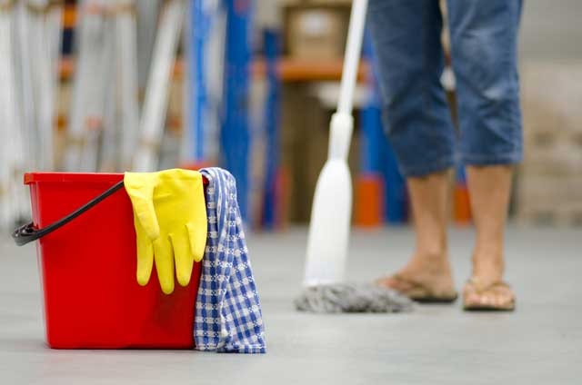 دراسة: العمل في التنظيف يعرض صحة الرجال للخطر