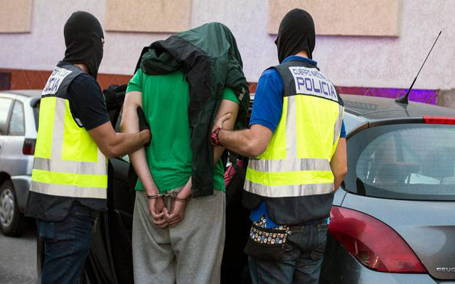 اعتقال مغربيين ببرشلونة  بتهمة التمجيد والإشادة بالأعمال الإرهابية