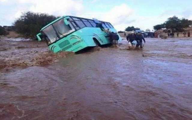 انقلاب حافلة لنقل الركاب بمدينة تامنصورت وإصابة 34 مسافرا (مع فيديو)