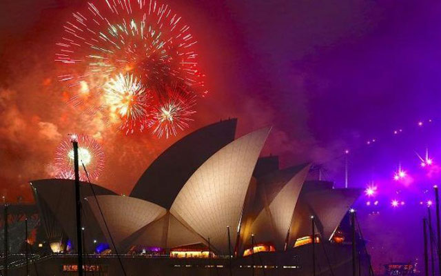 سيدني الأسترالية أول مدينة كبرى في العالم تحتفي بحلول 2018 (مع فيديو)